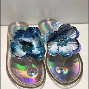 Beautiful Beach Flip Flaps BCBG size 8